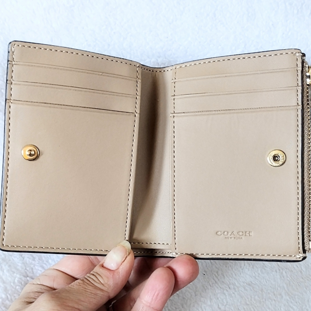 😍 Coach Mini Taupe Tan Refined Pebbled Leather Bifold Snap Wallet - Picture 8 of 11
